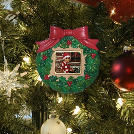 Photo Ornament on tree []